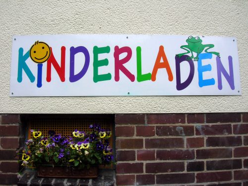 Schild des Kinderladens